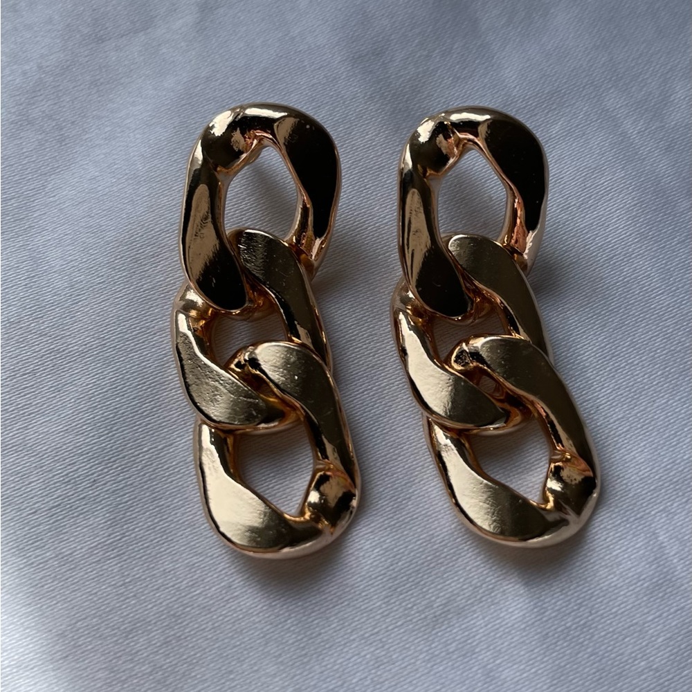 Gold chunky chain earrings